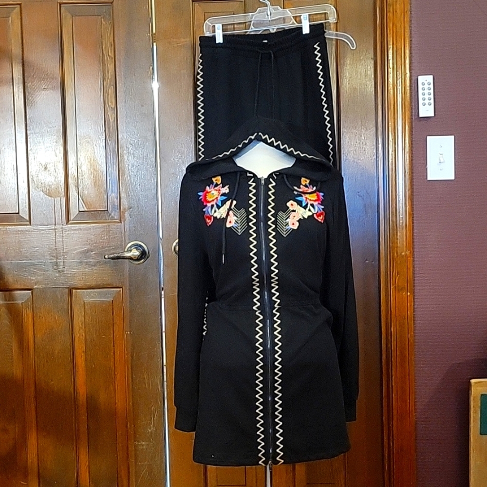Anthropologie x Solitary Black embroidery jog set B115